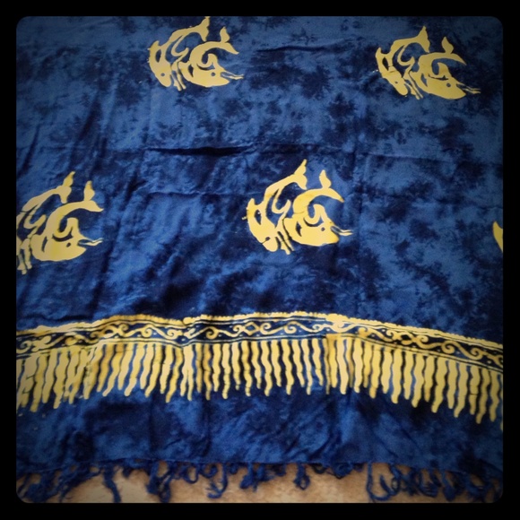 Accessories - 🌺 Hawaiian sarong. Dark blue with green dolphins- from Oahu, HI
