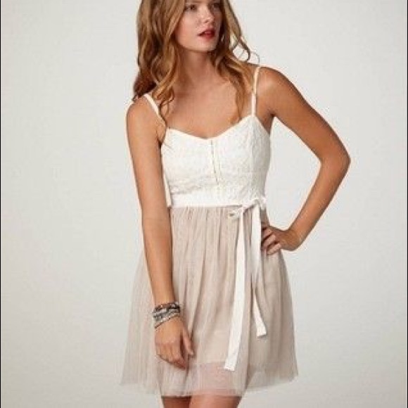American Eagle Outfitters Dresses & Skirts - AE Lace Tulle Dress!