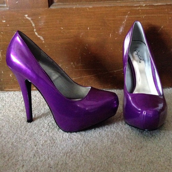 Purple pumps