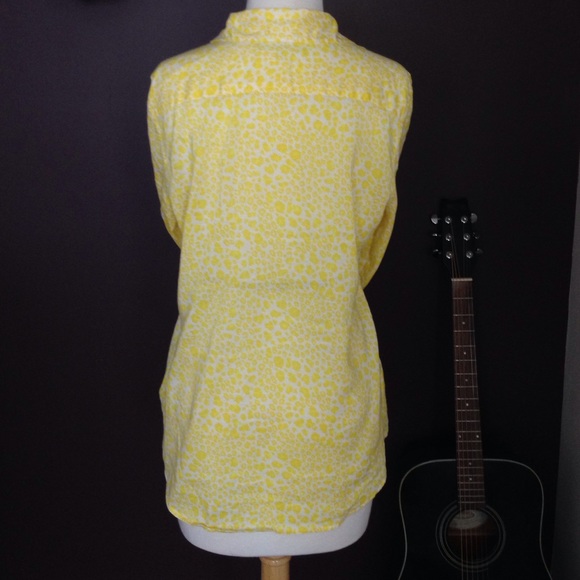 Gap canary yellow animal print button down - Picture 3 of 4