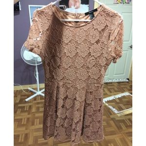 🎉HP🎉 pretty lace forever 21 dress