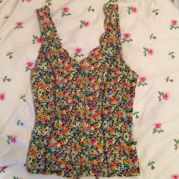 Scalloped-neck tank top