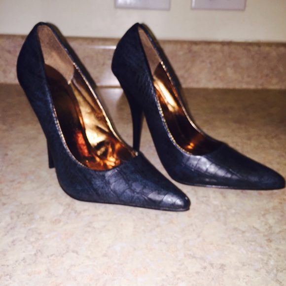 Miss Me dark green blue print pumps