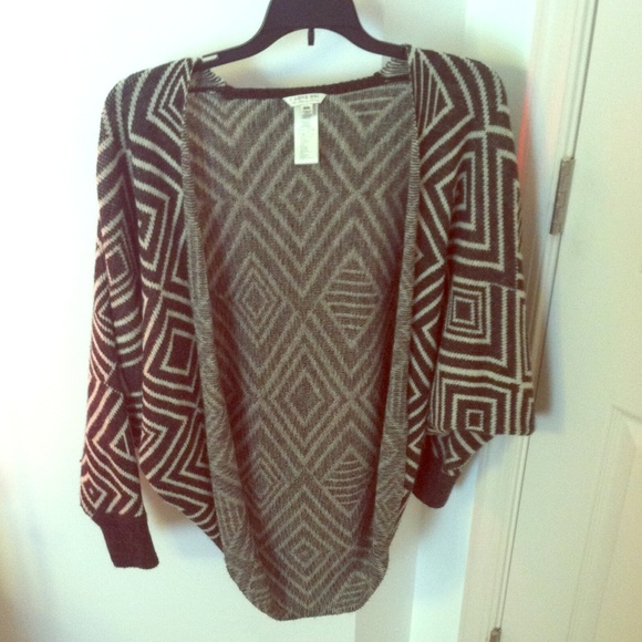 Tribal Cardigan with baggy sleeves.