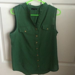 S: L, edge,  green shirt