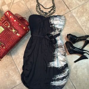 Super cute top with built in cups