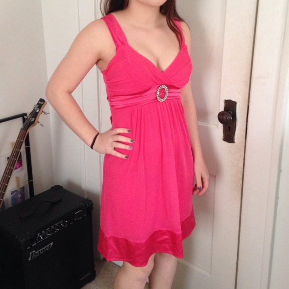 Pink dress - Picture 1 of 3