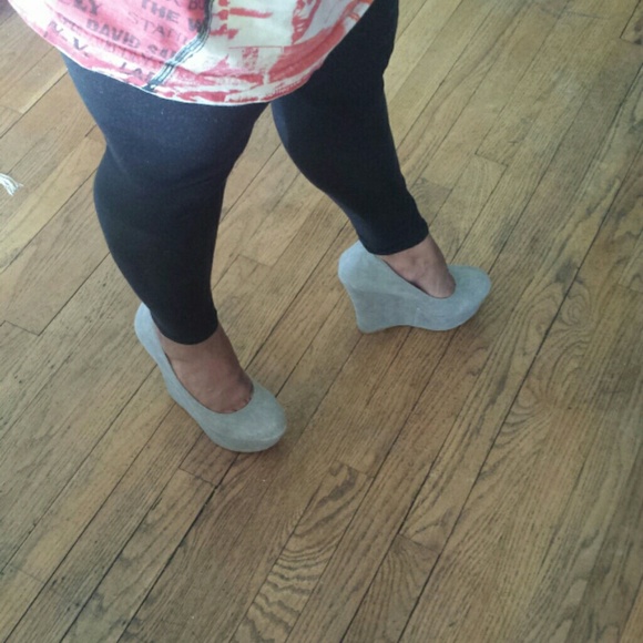 Shoes - Picture 4 of 4