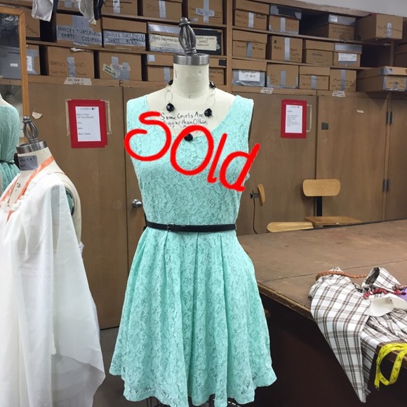 🚫SOLD🚫Cute teal lace dress! Size L