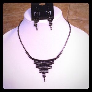 Necklace and earring set