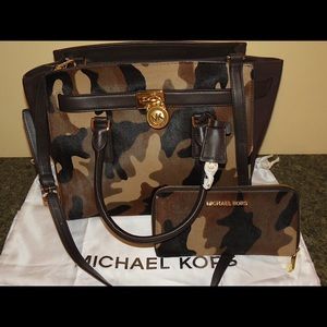 Michael Kors Camo Hamilton traveler