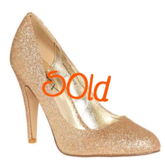 🚫SOLD🚫Beautiful Champagne Sparkly Heels Size 8.5