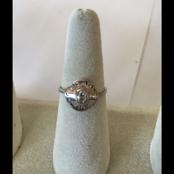 Silver ring with diamonds. Sz 8 - Picture 4 of 4