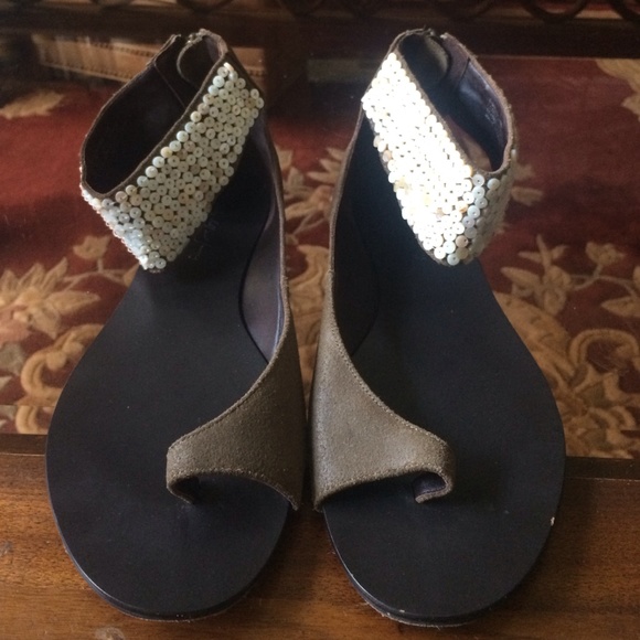Elizabeth & James Sandals! - Picture 1 of 4