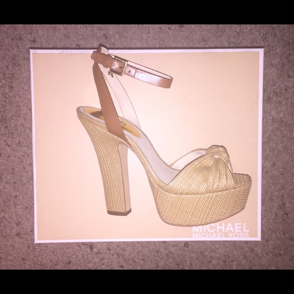 ❗️REDUCED❗️Michael Kors platform sandal - Picture 3 of 4