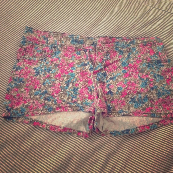 Floral print denim shorts