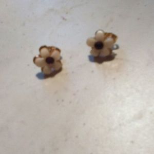 Cute flower earrings
