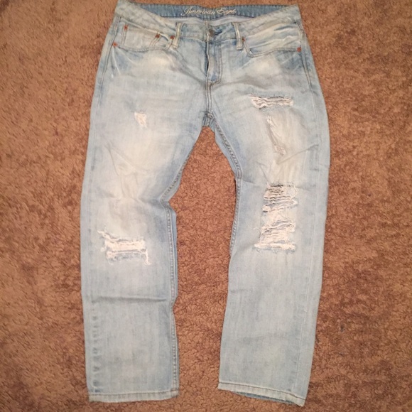 American Eagle Distressed boyfriend crop jeans