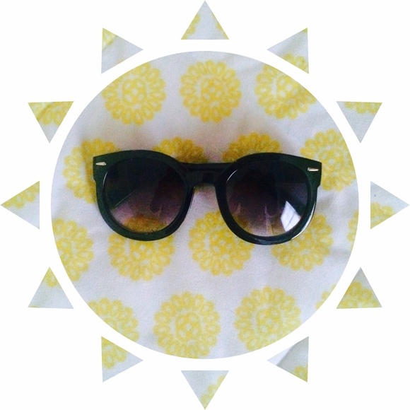 Vintage round Sunglasses 💋 (Urban Outfitters)