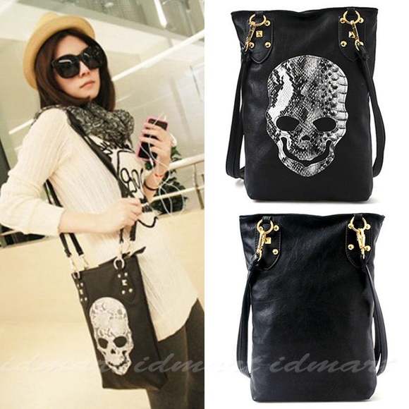 💀NEW Black faux leather crossbody 💀
