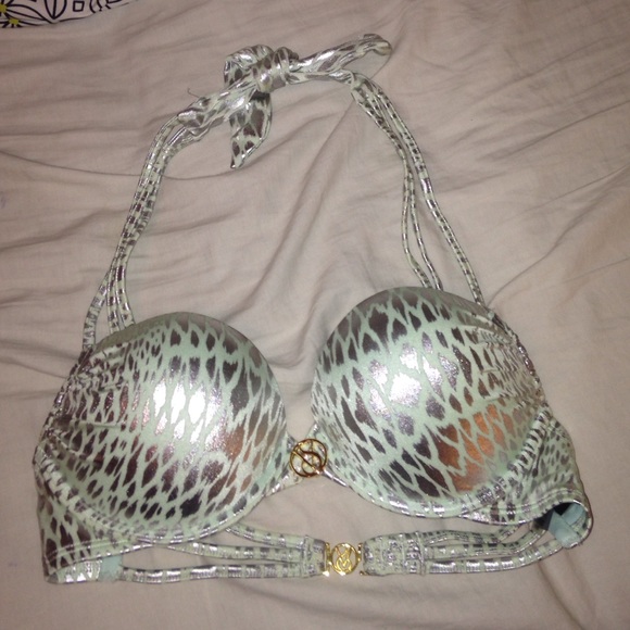 Victoria's Secret Adds 2 cups bikini top