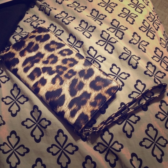 Clutch only used twice for party's - Picture 1 of 3