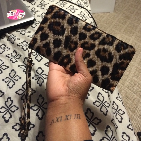 Clutch only used twice for party's - Picture 3 of 3