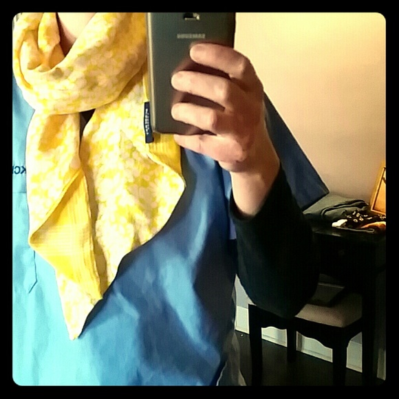 Sale!!! Burberry scarf💛Make an Offer