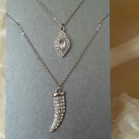 Tusk Necklace Set - Picture 2 of 2