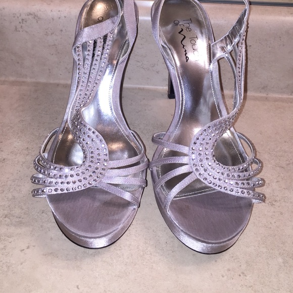 Beautiful silver shoes with rhinestones! - Picture 1 of 4