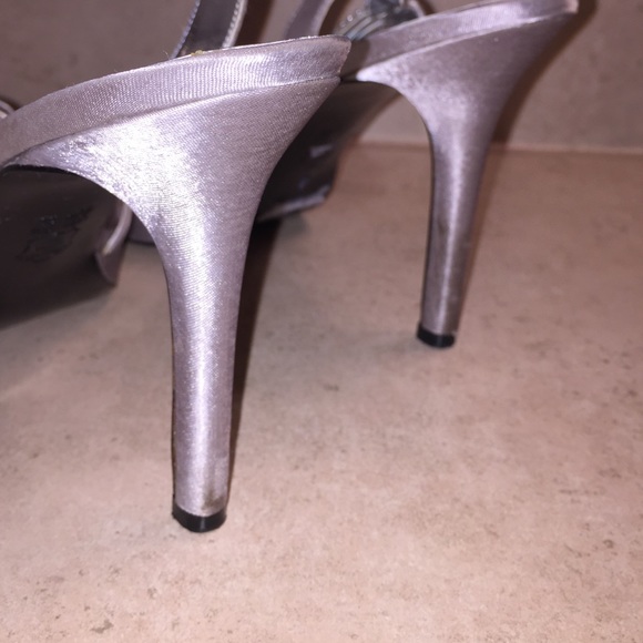 Beautiful silver shoes with rhinestones! - Picture 3 of 4