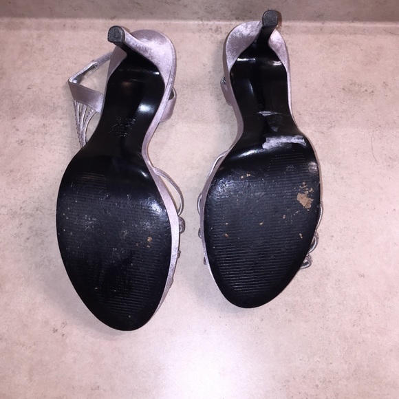 Beautiful silver shoes with rhinestones! - Picture 4 of 4