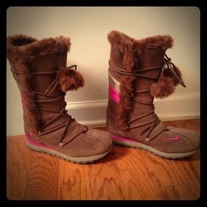 NIKE snow boots