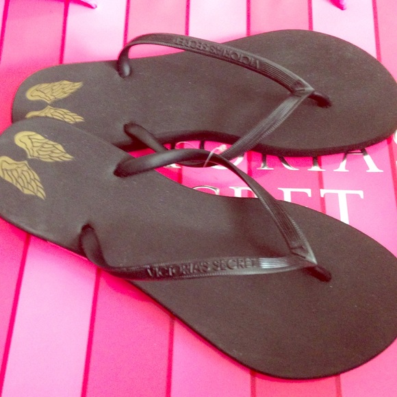 Victorias Secret NWT black flip flops