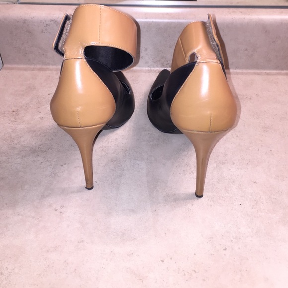 Gorgeous two tone heels! - Picture 2 of 4