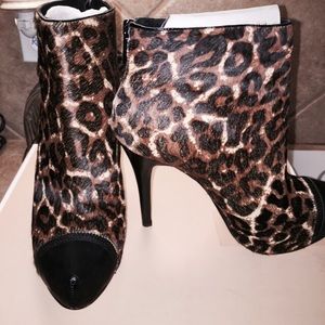 Woman Michael Kors Cynthia Bootie Ankle Boots
