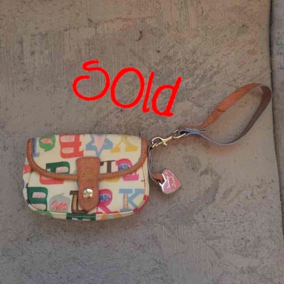 🚫SOLD🚫Dooney and Bourke wristlet