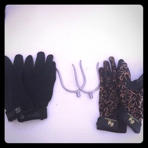 Two riding gloves and a pair of english Spurs