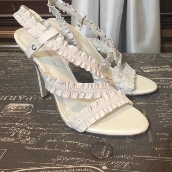 🚫sold🚫 New BCBG ruffle heels