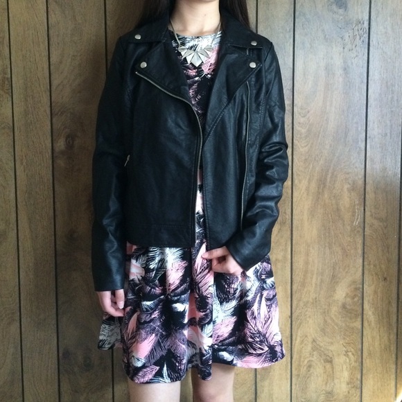Forever 21 Faux Leather Moto Jacket. - Picture 2 of 3