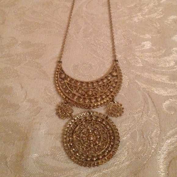Stunning Statement Necklace - Picture 2 of 2