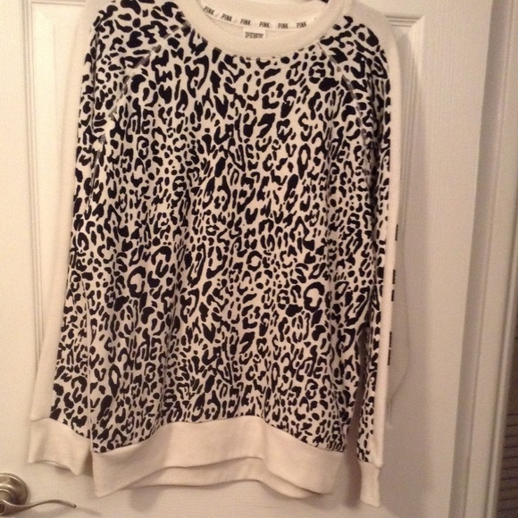 💕Host Pick 3/30💕VS Pink Snow Leopard Crew - Picture 4 of 4