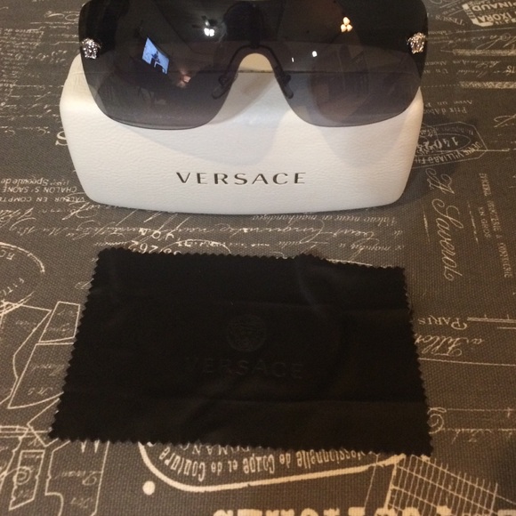 🚫sold🚫 New 100% Authentic Versace Sunglasses