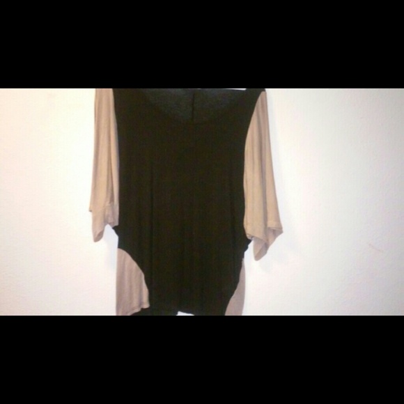 Cute beige and black shirt - Picture 1 of 3