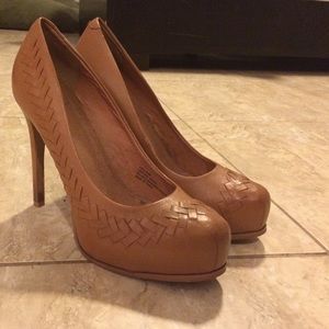 Kelsi Dagger beige leather shoes size 8.5