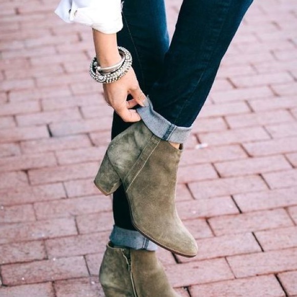 ISO these boots size 11 :)