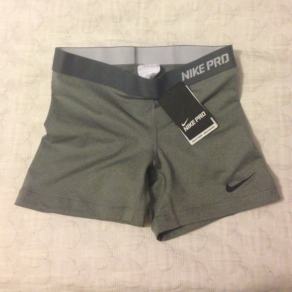 New with tags grey Nike pros!