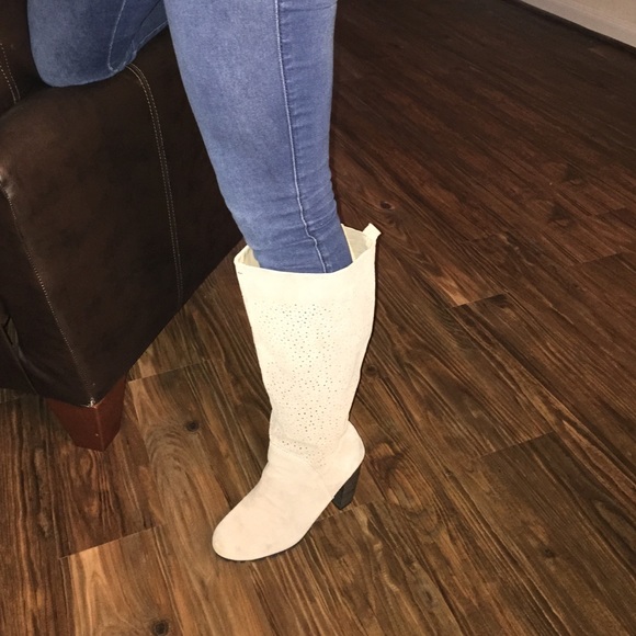 beige suede boots - Picture 4 of 4