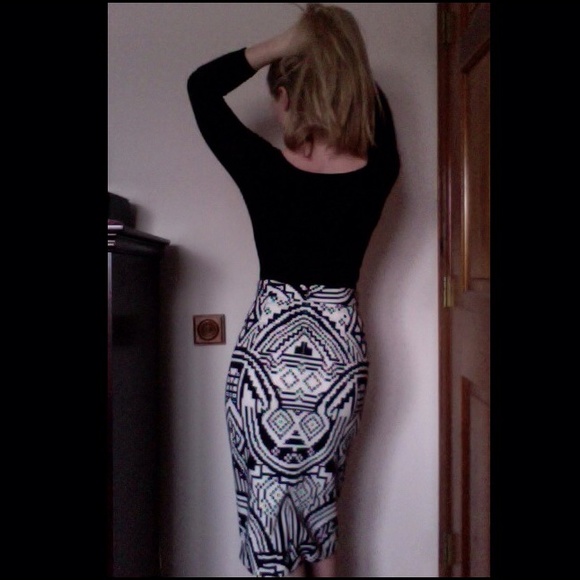 Printed Black and White High Waisted Skirt - Picture 2 of 2