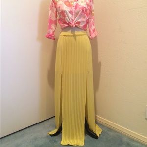 Yellow chiffon maxi skirt with 2 side slits